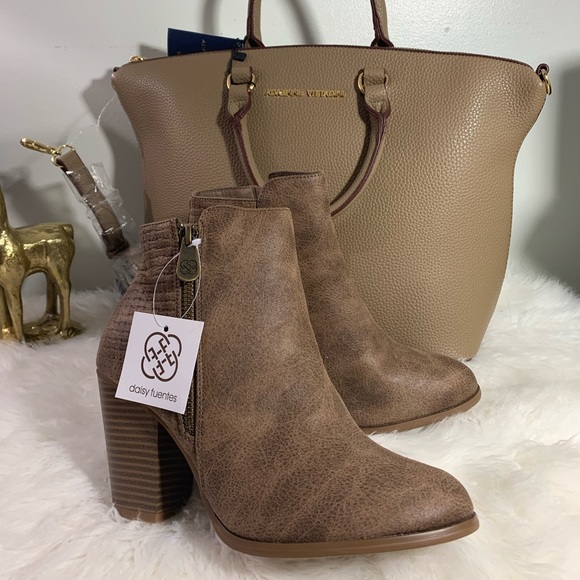 🛑Sold🛑Daisy Fuentes Size 7.5 Booties Brown Mocha - Picture 3 of 8